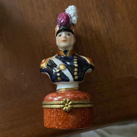 COPY - Vintage Limoges Soldier Hinged Trinket Box - Picture 1 of 7